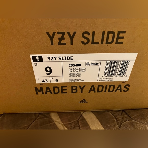 Brand new Yeezy slides in salt - Picture 2 of 4